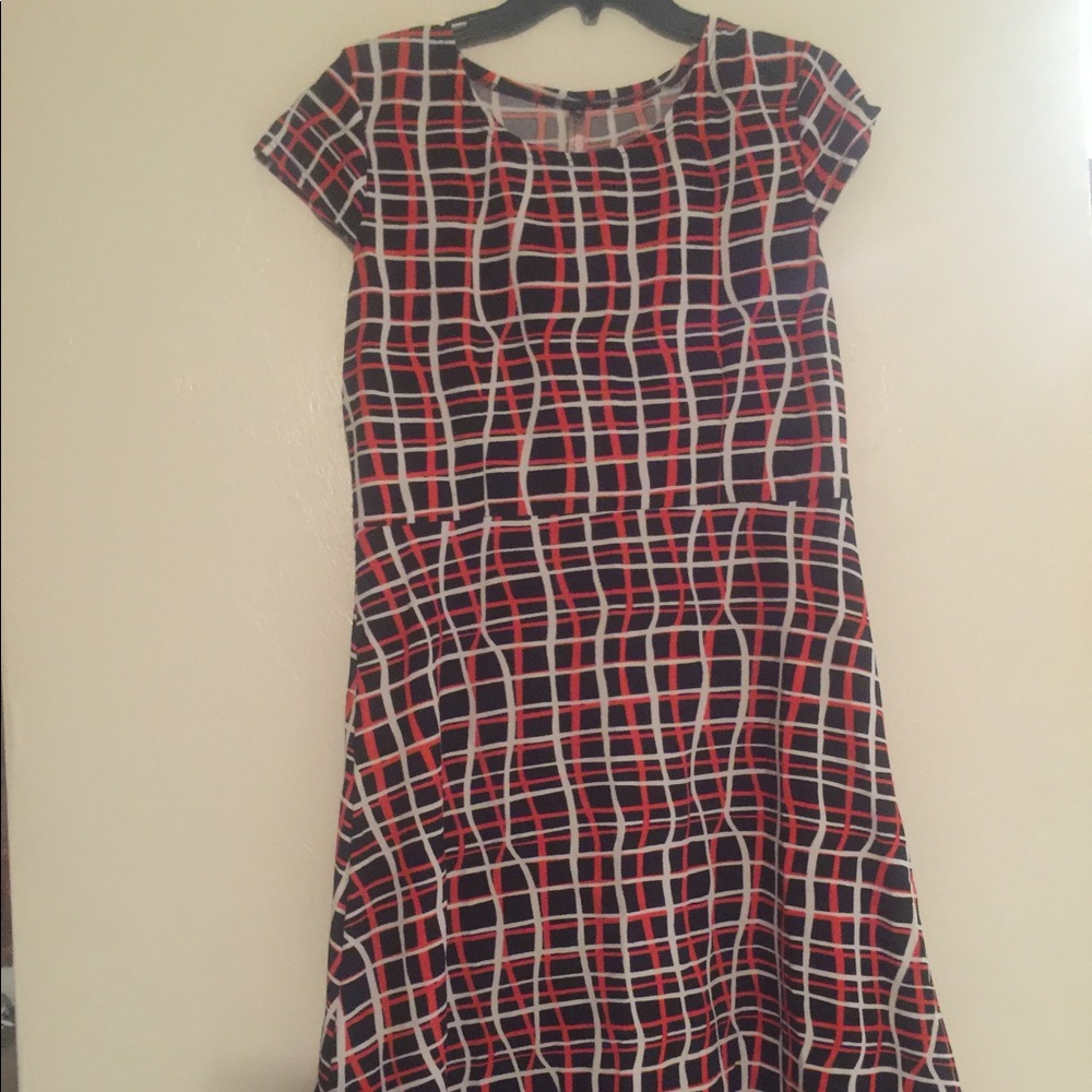 Cape sleeve checkered dress